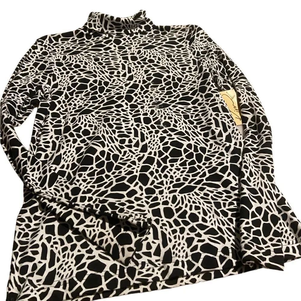 Kim Rogers turtle neck new with tags great look size small